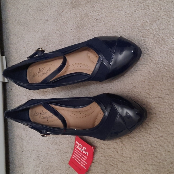 dexflex comfort Shoes - BOGO FREE NWT navy blue DexFlex comfort high heels